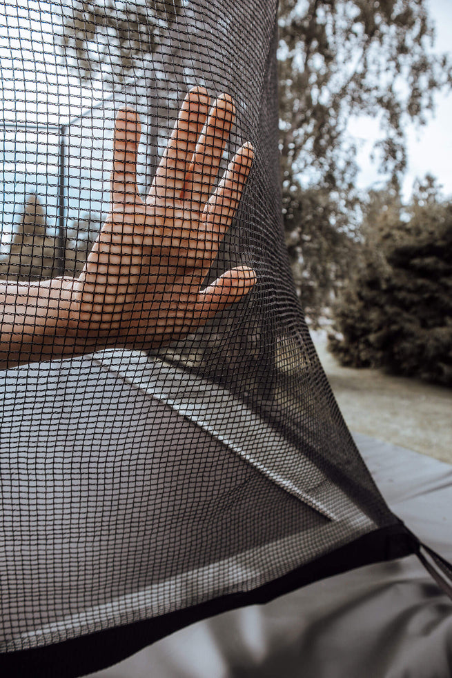 Hand pressed against the safety net - no finger access